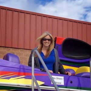 Meet your Posher, Lora